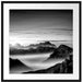Vernebelte Berge bei Sonnenaufgang, Monochrome Passepartout Quadratisch 70