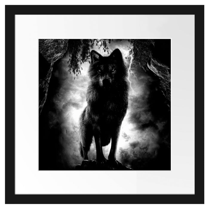 Böser Wolf bei Gewitter im Höhleneingang, Monochrome Passepartout Quadratisch 40