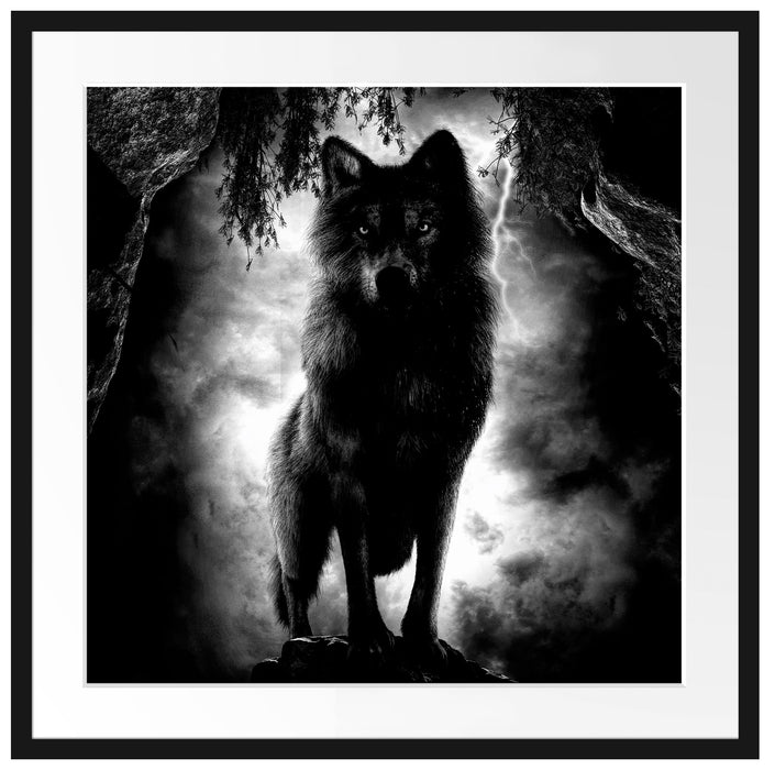 Böser Wolf bei Gewitter im Höhleneingang, Monochrome Passepartout Quadratisch 70