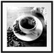 Tasse Kaffee mit Bohnen und Croissant, Monochrome Passepartout Quadratisch 55