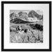 Alpenszene mit Kühen auf grüner Wiese, Monochrome Passepartout Quadratisch 40