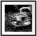 Kaffeetasse mit Bohnen auf Holztisch, Monochrome Passepartout Quadratisch 55
