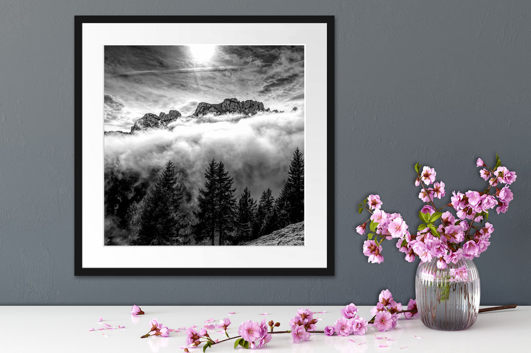 Aufsteigende Wolken in den Dolomiten, Monochrome Passepartout Detail Quadratisch