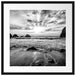 Sandstrand mit Felsen im Sonnenuntergang, Monochrome Passepartout Quadratisch 55