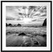 Sandstrand mit Felsen im Sonnenuntergang, Monochrome Passepartout Quadratisch 70