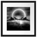 Abstrakter Mond hinter Felsformation, Monochrome Passepartout Quadratisch 40