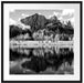Kanadischer Herbstwald und Berge am See, Monochrome Passepartout Quadratisch 70
