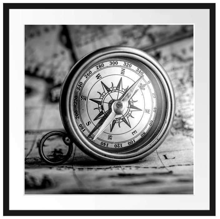Alter Kompass auf Weltkarte, Monochrome Passepartout Quadratisch 70