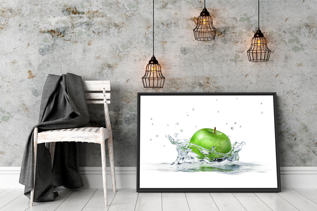 Grüner Apfel fällt in Wasser Schattenfugenrahmen Wohnzimmer