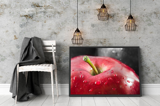 roter Apfel mit Wassertropfen Schattenfugenrahmen Wohnzimmer