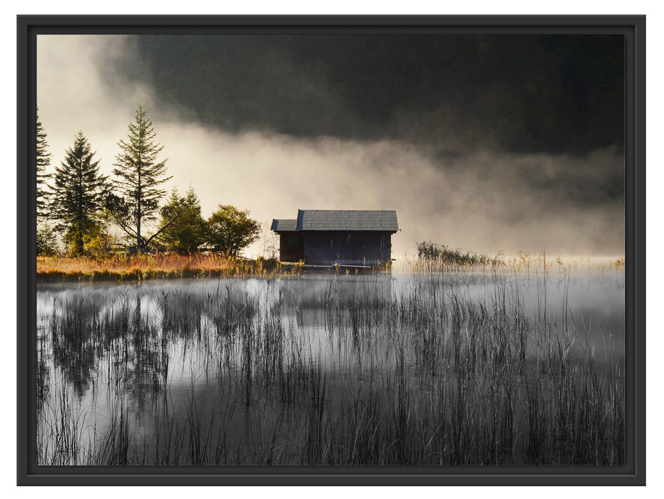 Häuschen am See mit Nebel Schattenfugenrahmen 80x60