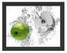 saftig grüne Äpfel im Wasser Schattenfugenrahmen 38x30