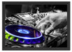 DJ bei der Arbeit am Plattenteller Schattenfugenrahmen 55x40