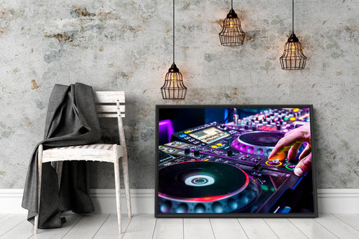 Modern beleuchteter DJ Pult Schattenfugenrahmen Wohnzimmer