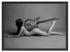 Nackte Frau mit Gitarre Schattenfugenrahmen 80x60
