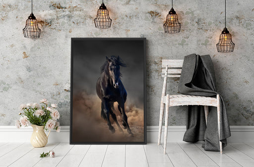 Elegantes schwarzes Pferd Schattenfugenrahmen Wohnzimmer