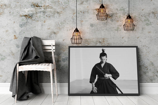 stolze Samurai-Kriegerin Schattenfugenrahmen Wohnzimmer
