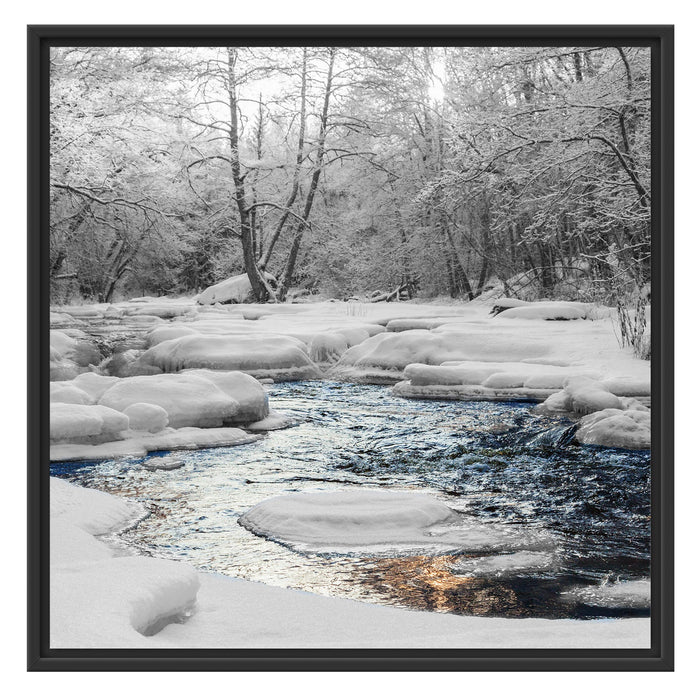wunderschöner Bach im Winter Schattenfugenrahmen Quadratisch 70x70
