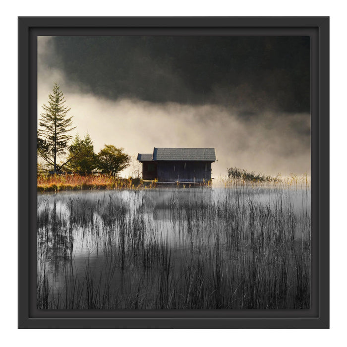 Häuschen am See mit Nebel Schattenfugenrahmen Quadratisch 40x40