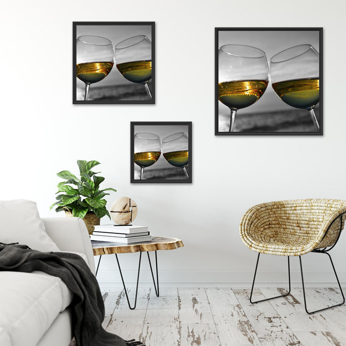 Wein in Gläsern am Meer Quadratisch Schattenfugenrahmen Wohnzimmer