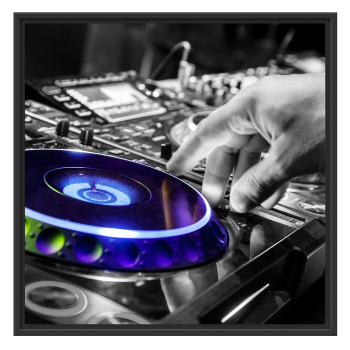 DJ bei der Arbeit am Plattenteller Schattenfugenrahmen Quadratisch 70x70