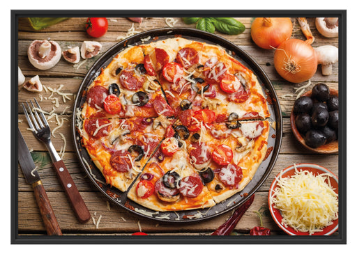 Leckere Pizza auf Holztisch Schattenfugenrahmen 100x70