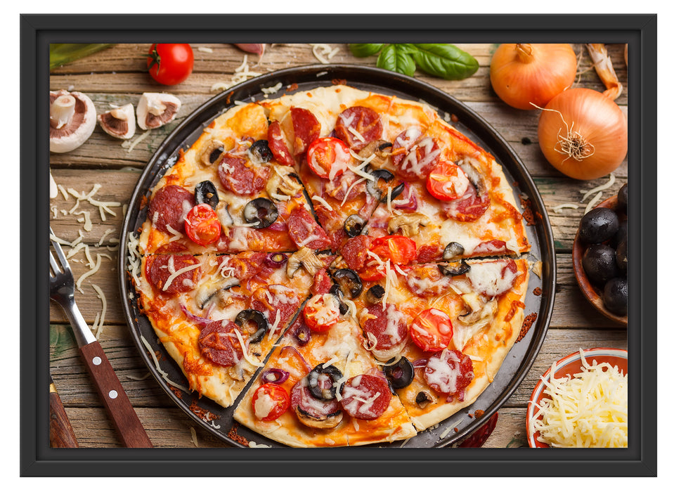 Leckere Pizza auf Holztisch Schattenfugenrahmen 55x40