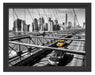 Gelbes Taxi in New York auf Brücke Schattenfugenrahmen 38x30
