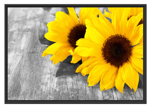 schöne Sonnenblumen auf Holztisch Schattenfugenrahmen 100x70