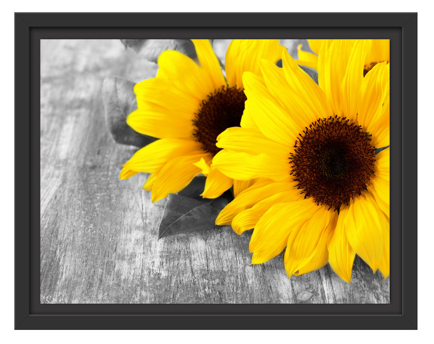 schöne Sonnenblumen auf Holztisch Schattenfugenrahmen 38x30