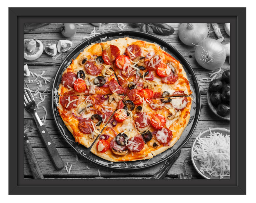 Pizza auf Pizzablech Schattenfugenrahmen 38x30