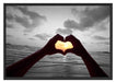 Hände zu einem Herz geformt Schattenfugenrahmen 100x70