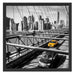Gelbes Taxi in New York auf Brücke Schattenfugenrahmen Quadratisch 55x55