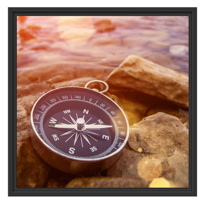 Kompass auf Steinen Heimat Schattenfugenrahmen Quadratisch 55x55