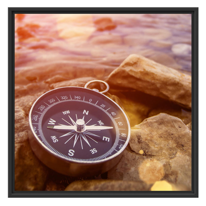 Kompass auf Steinen Heimat Schattenfugenrahmen Quadratisch 70x70