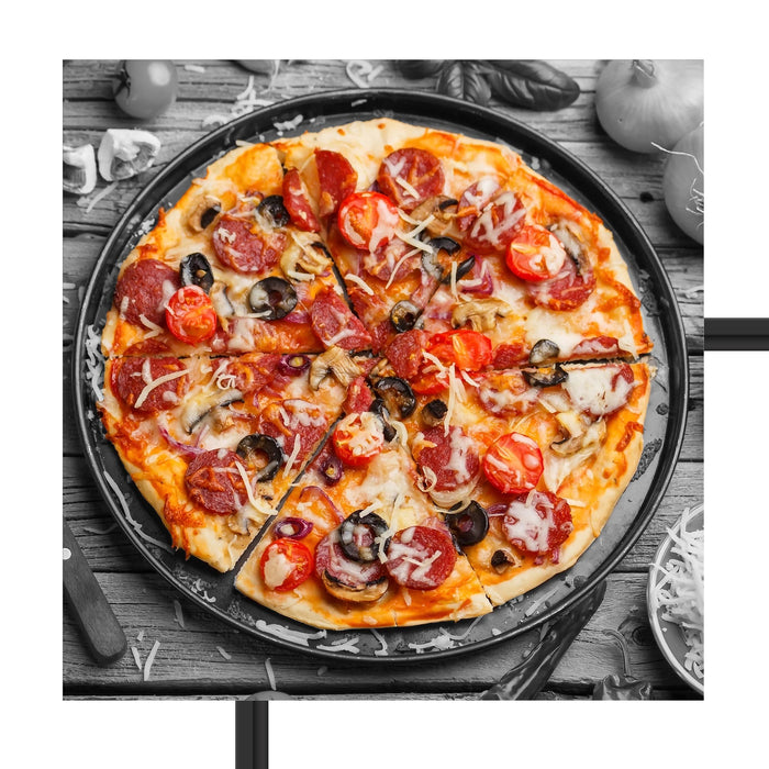 Pizza auf Pizzablech Schattenfugenrahmen Quadratisch 55x55