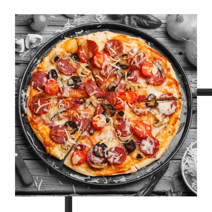 Pizza auf Pizzablech Schattenfugenrahmen Quadratisch 70x70