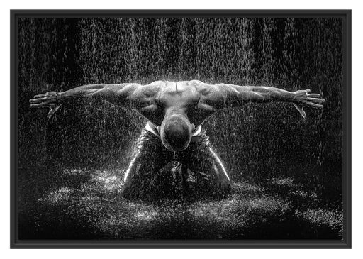 Bodybuilder im Regen Kunst B&W Schattenfugenrahmen 100x70