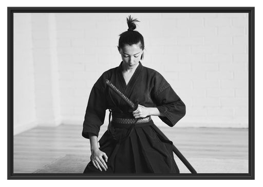 stolze Samurai-Kriegerin Kunst B&W Schattenfugenrahmen 100x70