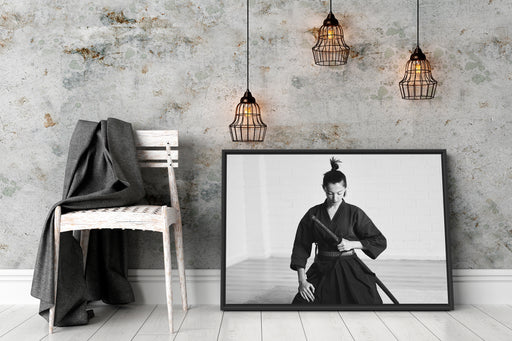 stolze Samurai-Kriegerin Kunst B&W Schattenfugenrahmen Wohnzimmer