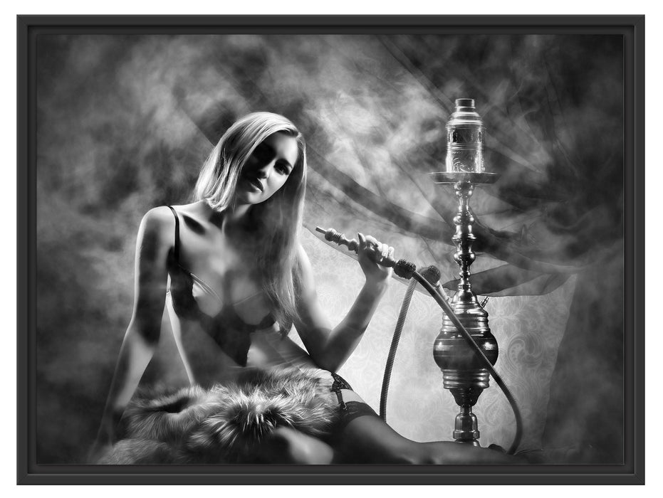 Frau mit Shisha im Nebel Schattenfugenrahmen 80x60
