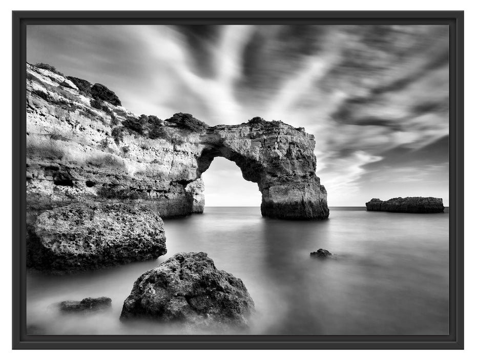 Riesiger Berg im Meer Schattenfugenrahmen 80x60