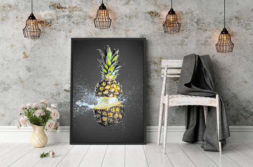 Ananas mit Wasser bespritzt Schattenfugenrahmen Wohnzimmer