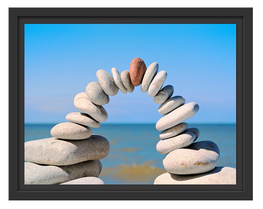 Pixxprint Brücke aus Zen Steinen am Meer, im Schwebe-Effekt Bilderrahmen