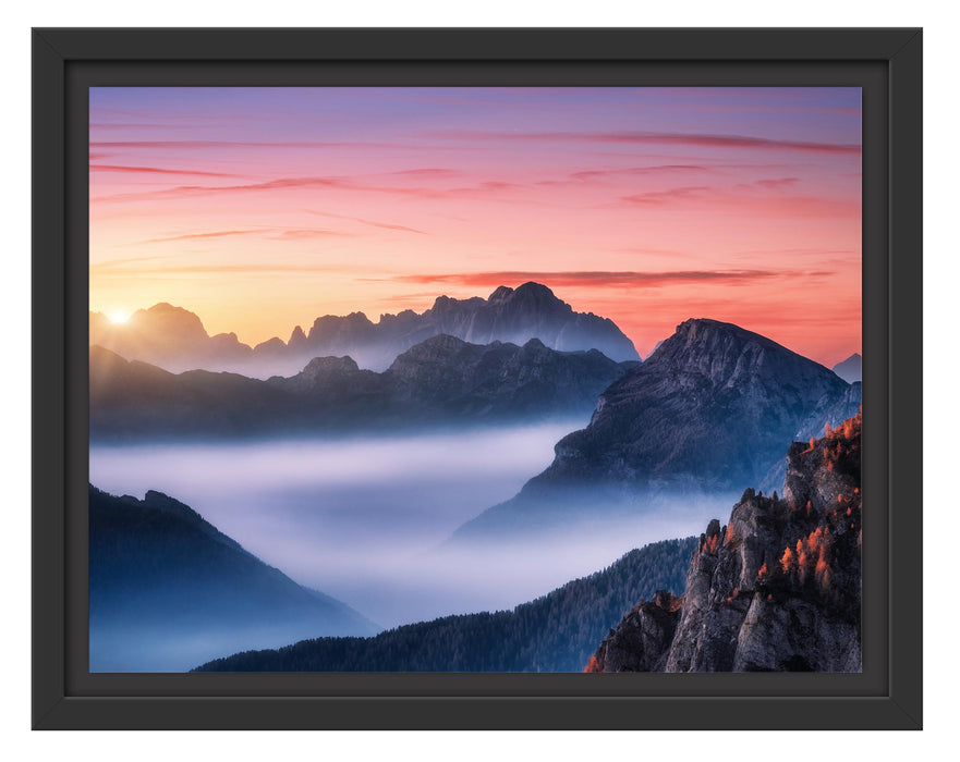 Pixxprint Vernebelte Berge bei Sonnenaufgang, im Schwebe-Effekt Bilderrahmen