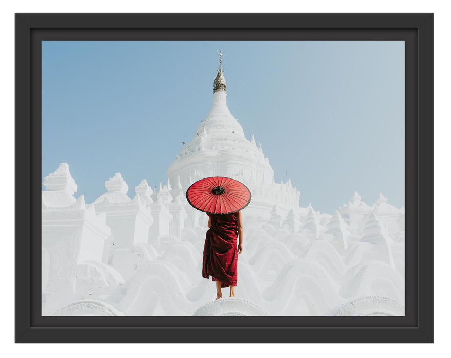 Pixxprint Mönch in rotem Gewand vor weißem Tempel, im Schwebe-Effekt Bilderrahmen