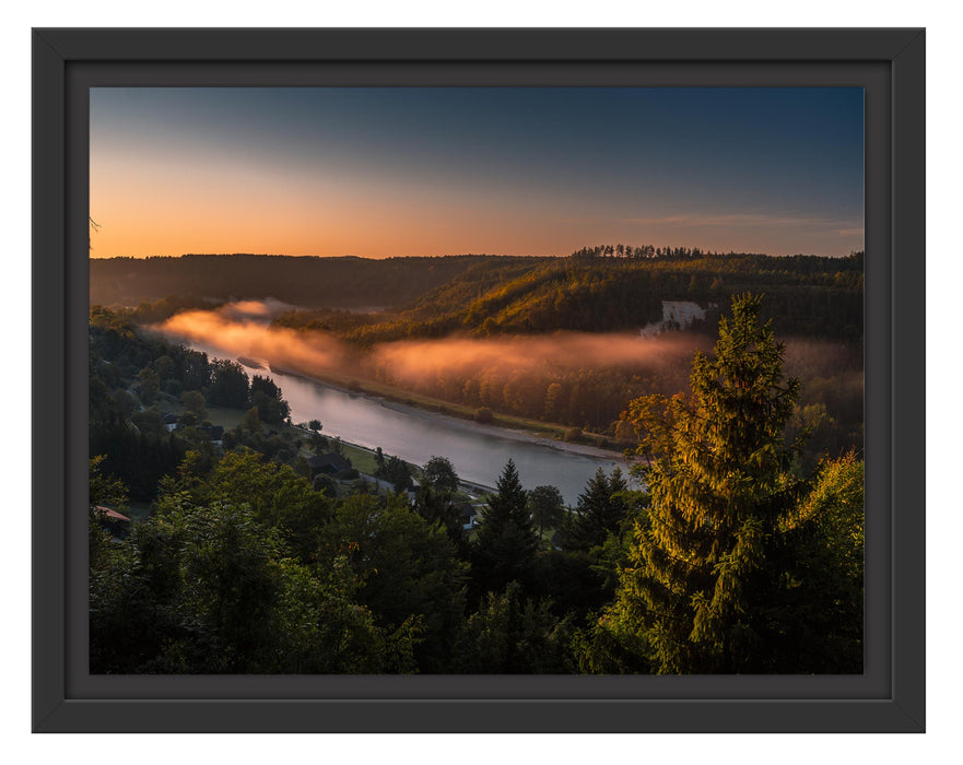 Pixxprint Nebel über Fluss in Waldlandschaft, im Schwebe-Effekt Bilderrahmen