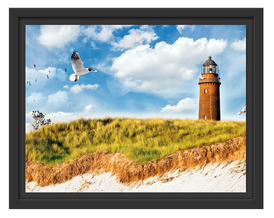 Pixxprint Möwen fliegen am Meer vor Leuchtturm, im Schwebe-Effekt Bilderrahmen