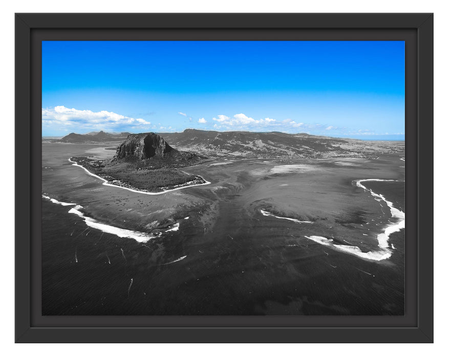 Pixxprint Blick von oben auf die Trauminsel Mauritius B&W Detail, im Schwebe-Effekt Bilderrahmen