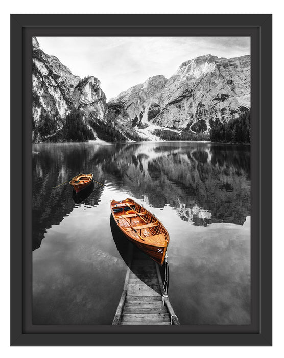 Pixxprint Bootsteg am Pragser Wildsee B&W Detail, im Schwebe-Effekt Bilderrahmen